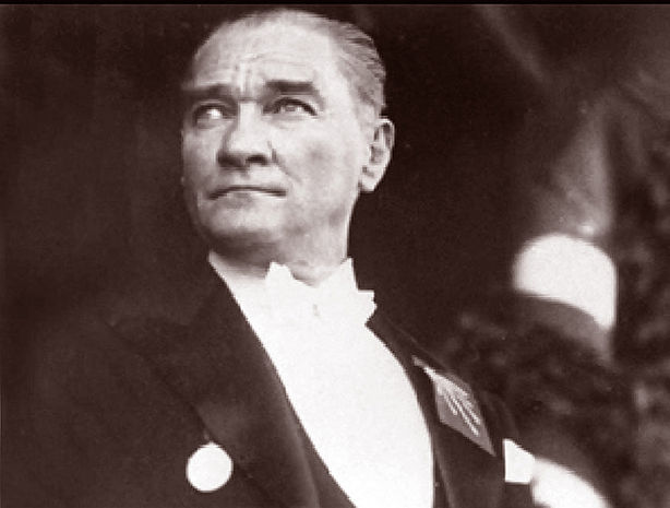 Mustafa Kemal Atatürk’ün Cumhuriyet İlanı