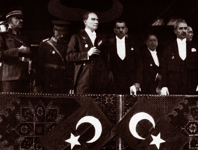 Türkiye Cumhuriyeti Mesut, Muvaffak ve Muzaffer Olacaktır